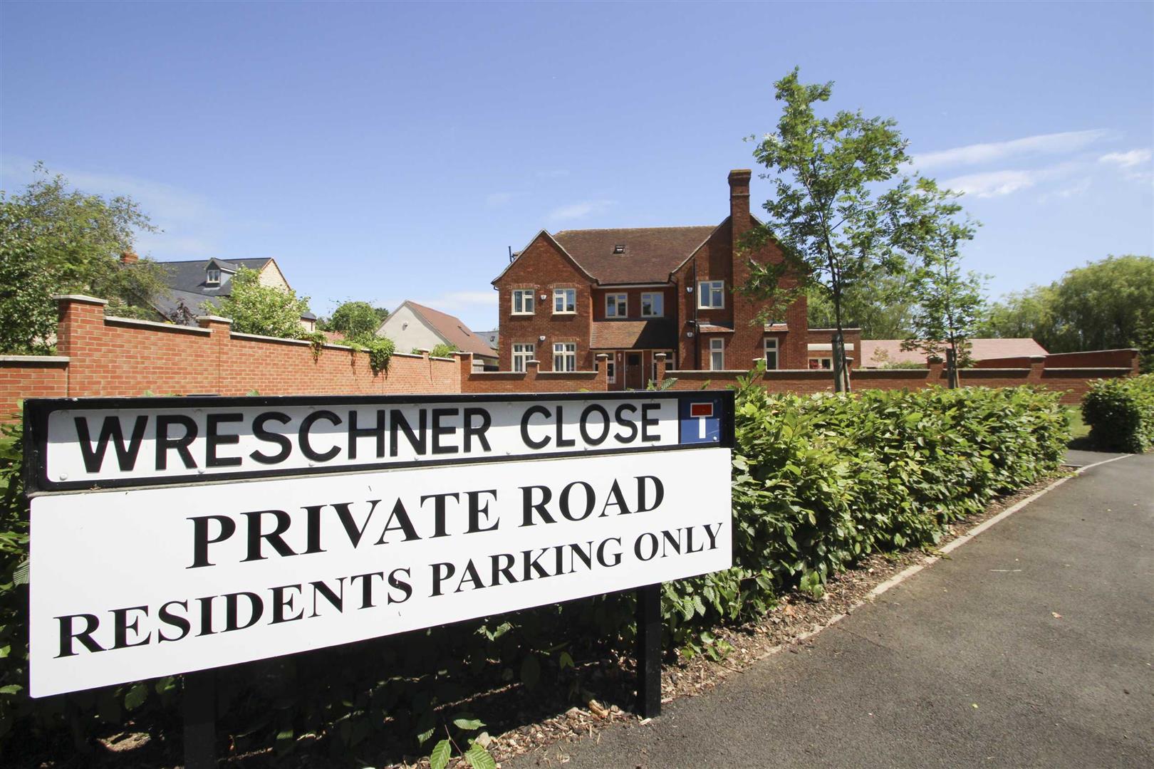Wreschner Close, Deanshanger, Milton Keynes